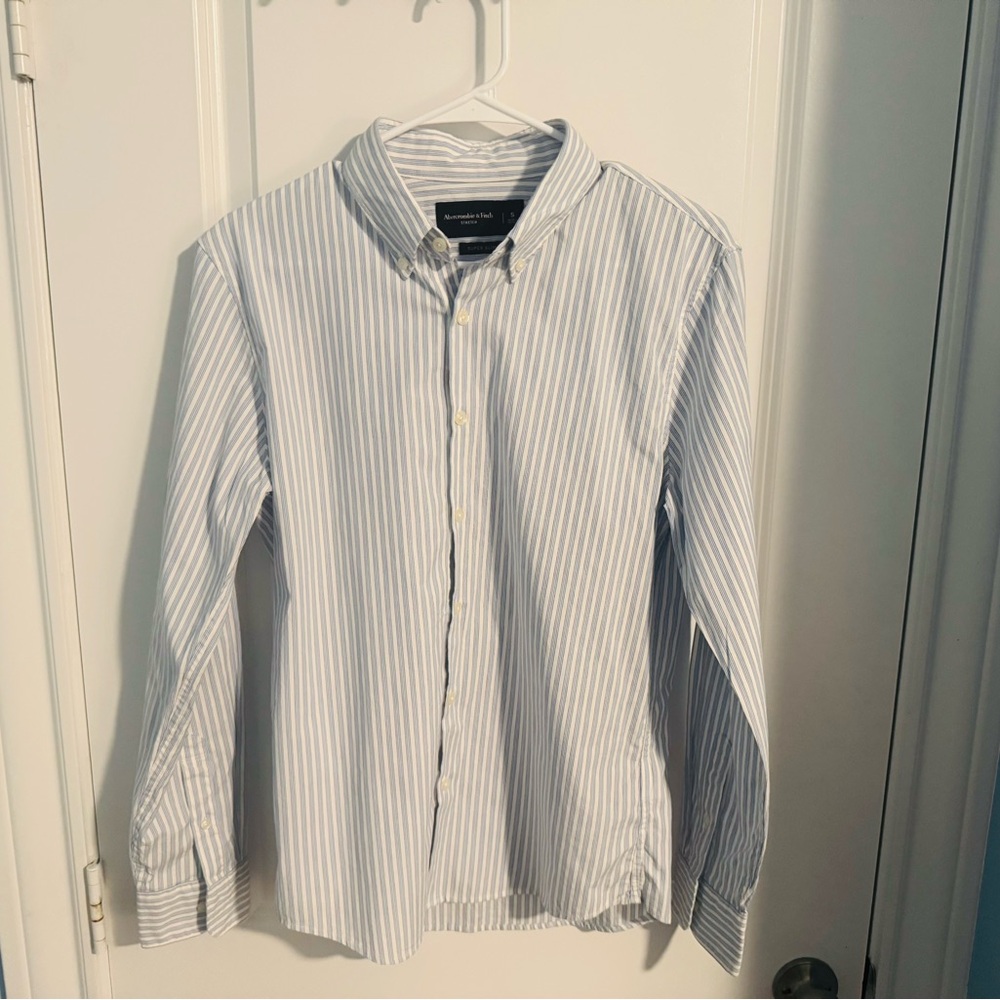 Abercrombie & Fitch Light Blue Striped Dress Shirt Small